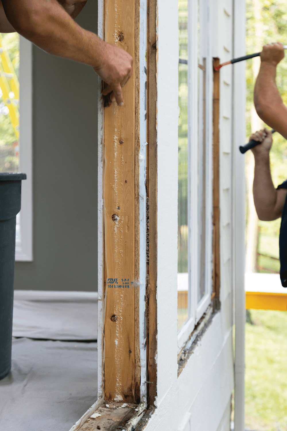 People installing Infinity from Marvin windows.