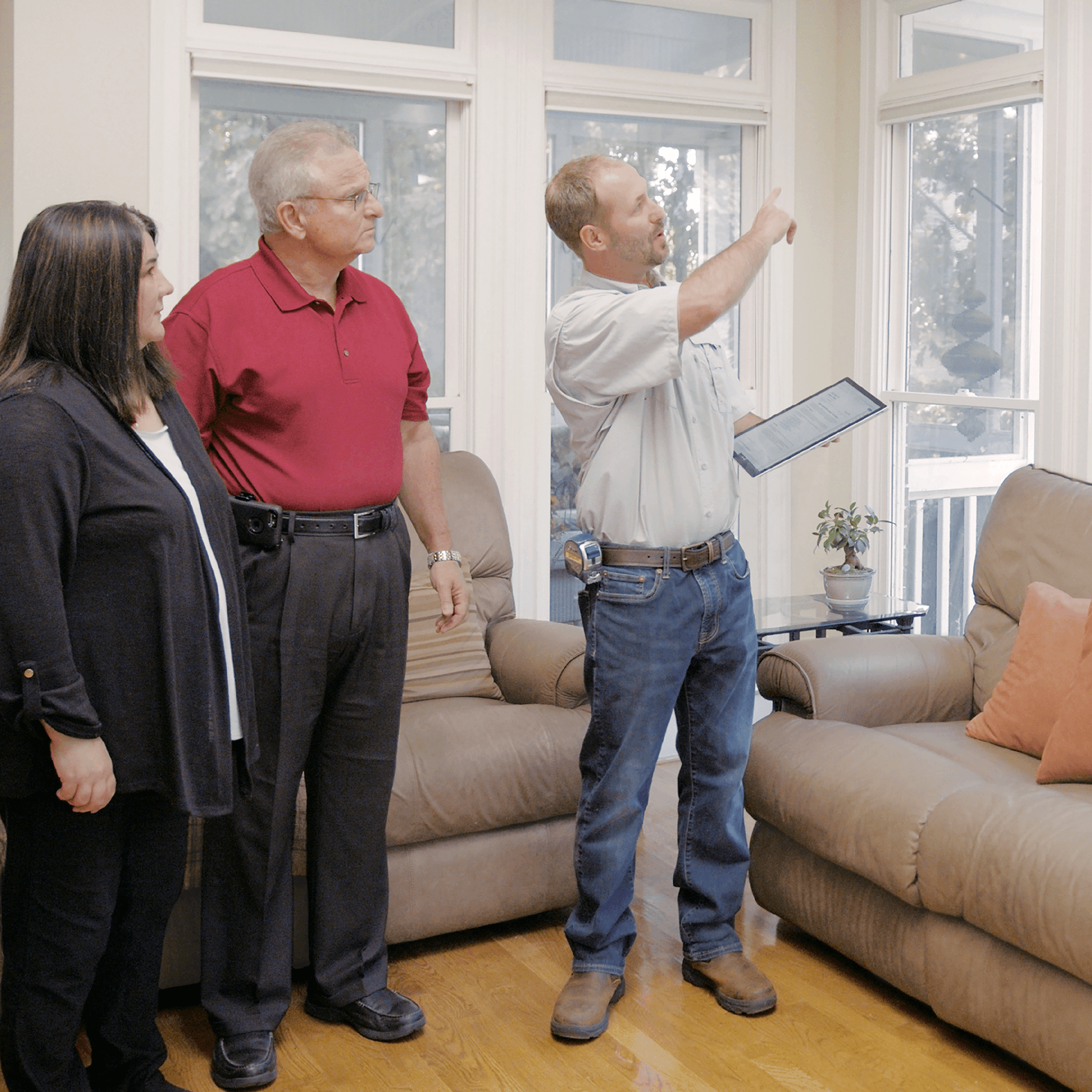 An Infinity consultant reviews the conditions of a couple's windows.